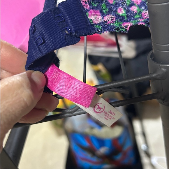 36D padded bra flower trim three row closure - Picture 6 of 6